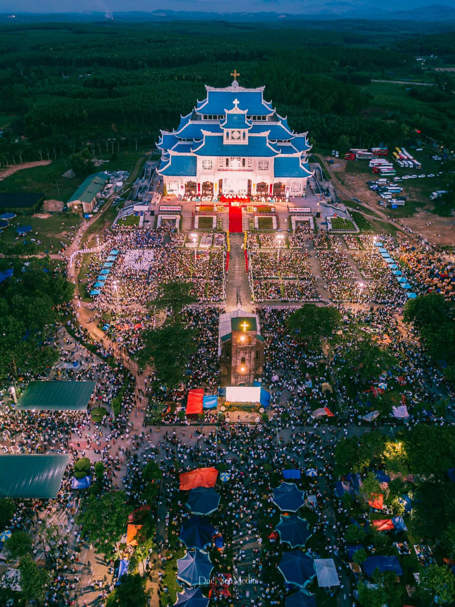 Mỗi năm Thánh địa La Vang đón hàng triệu tín đồ đến hành hương, tham gia lễ hội