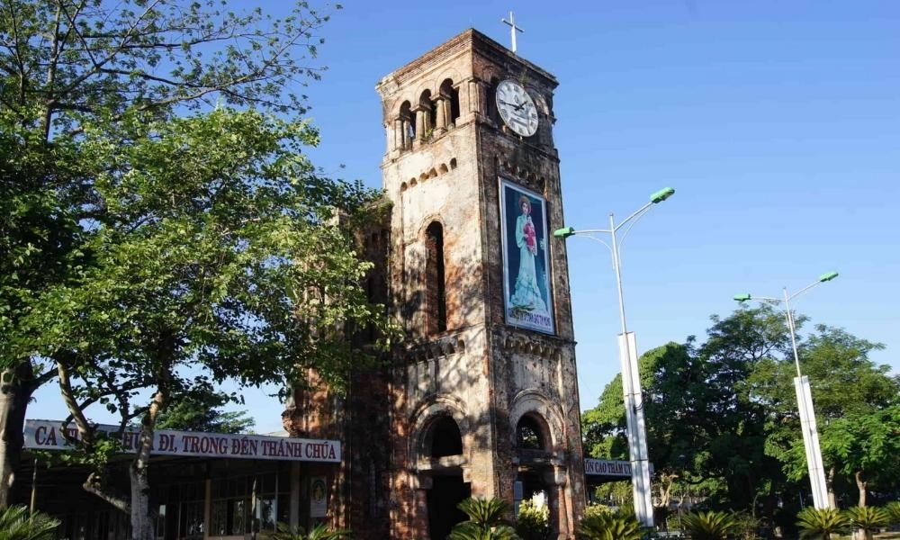 Thánh địa La Vang gắn với truyền thuyết về sự xuất hịện của Đức Mẹ La Vang