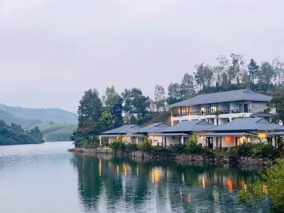 Phong Nha Lake House Resort sở hữu khung cảnh thơ mộng