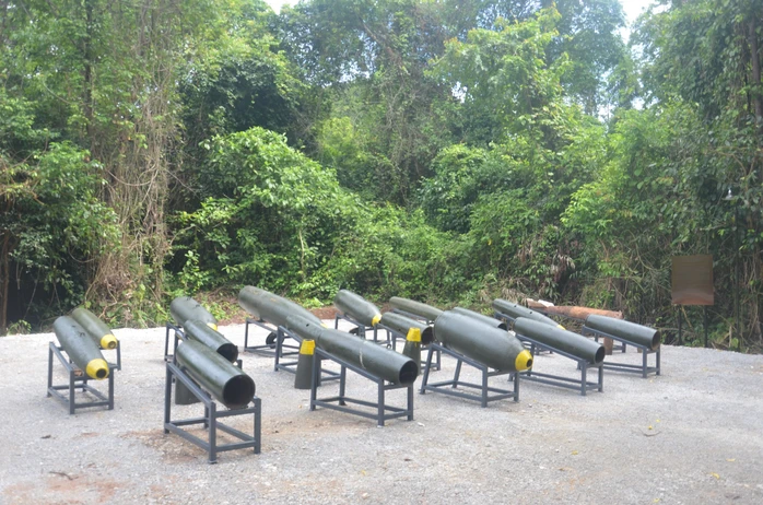 Khu trưng bày các dụng cụ, hàng hoá, vỏ bom đạn