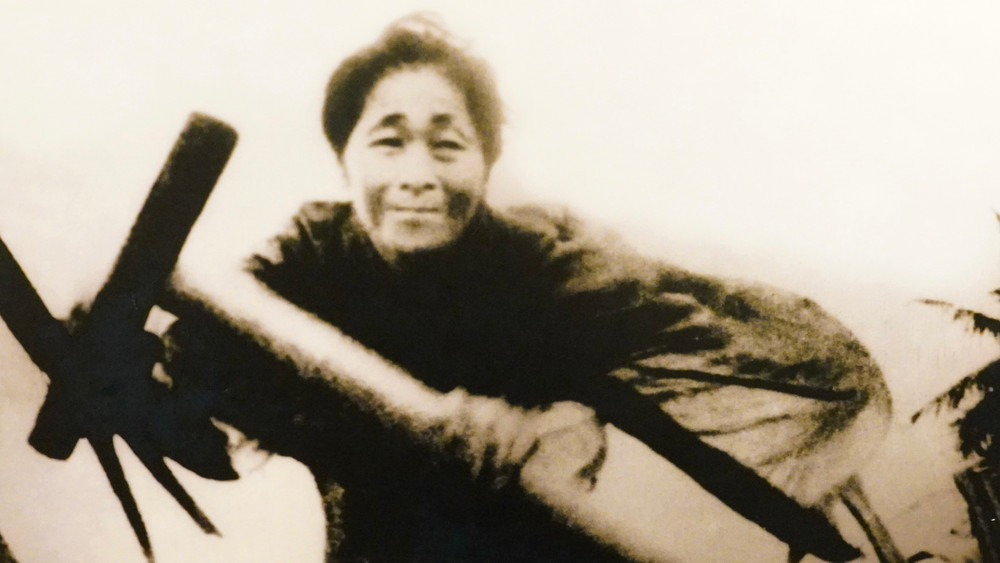 Chân dung mẹ Suốt