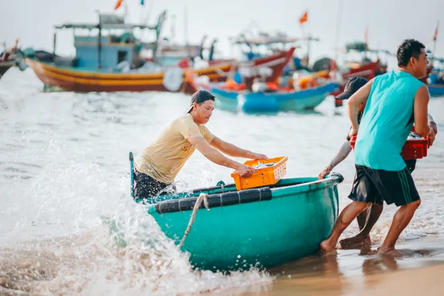 Cuộc sống người dân Nhân Trạch gắn liền với biển