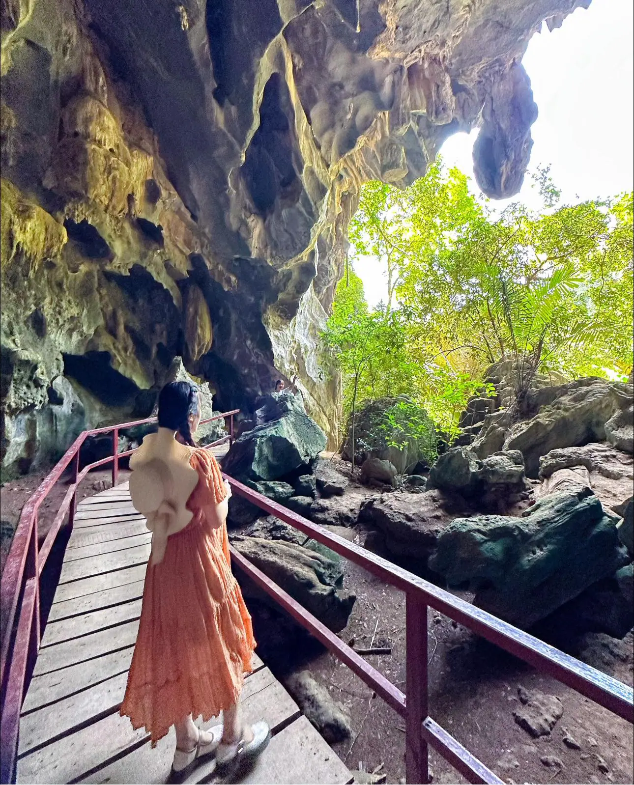 Check-in hang động tại khu du lịch Sơn Kiều