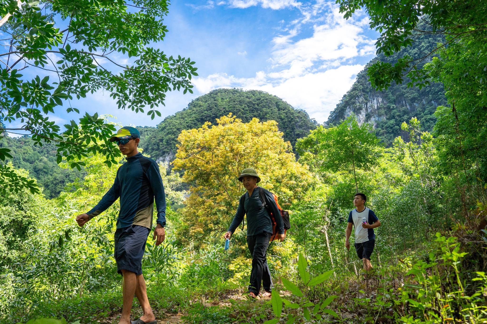 Leo núi là hoạt động vô cùng thú vị tại Blue Diamond Camp 