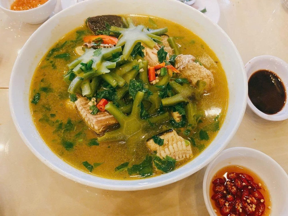 Canh xương rồng cá đuối là món ăn đặc sản nổi tiếng của Quảng Bình