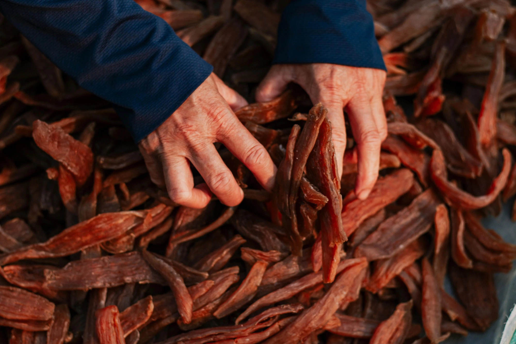 Vẻ ngoài mộc mạc nhưng hương vị của khoai deo sẽ khiến bạn bất ngờ