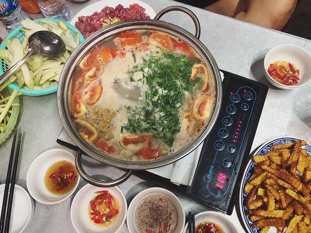 Lẩu cá khoai có vị ngọt, chua thanh, cá mềm tan trong miệng